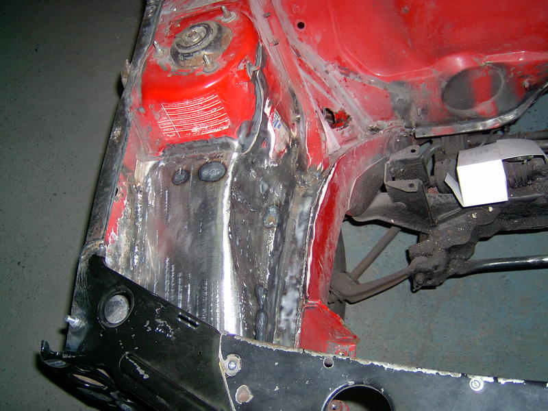 Prawa pod&#322;u&#380;nica zosta&#322;a wzmocniona pod wspawanie mocowania &#322;apy silnika od GTI - widoczne s