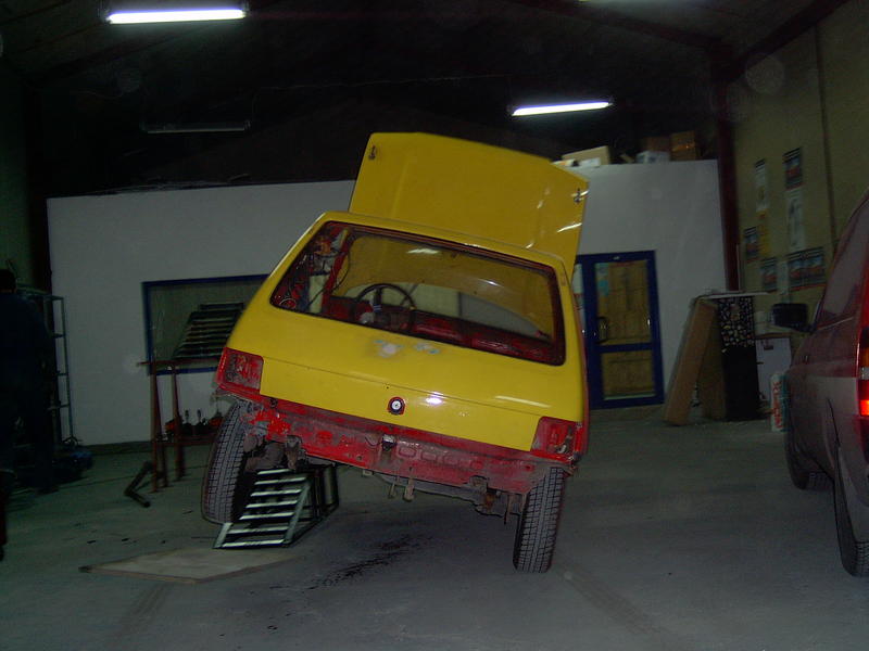 Tylny pas wymaga drobnej naprawy 