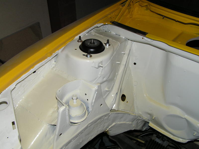 Komora silnika jeszcze czysta