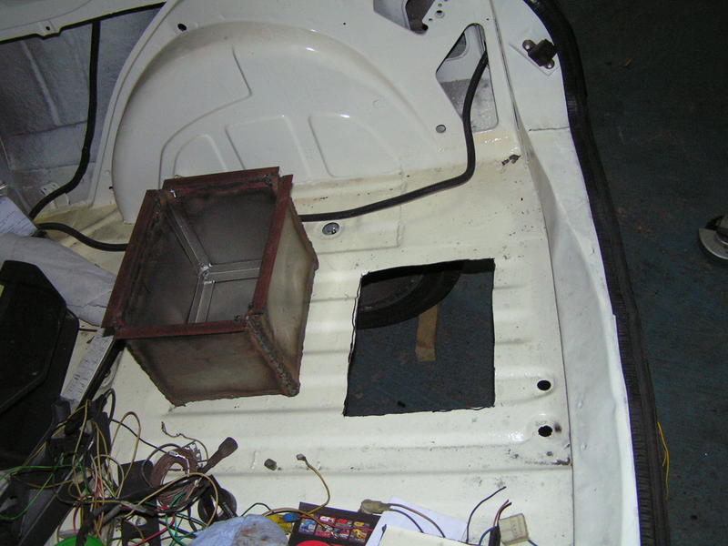 Wyci&#281;cie pod skrzynk&#281; na akumulator 1