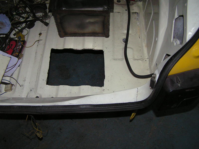 Wyci&#281;cie pod skrzynk&#281; na akumulator 2