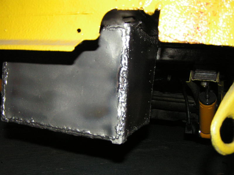 Schowek na akumulator - widok od ty&#322;u 2