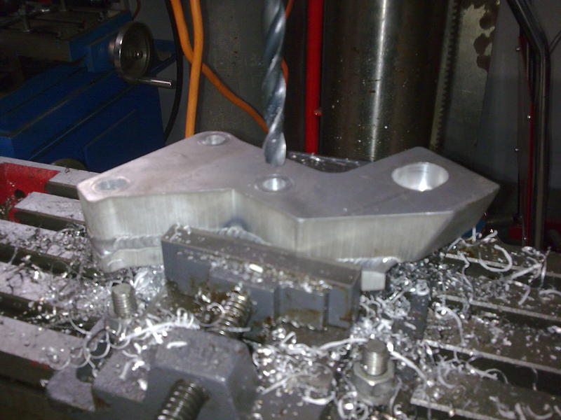 górna &#322;apa silnika - alu 30mm +16mm