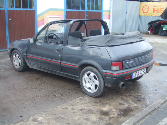 Tak wygl&#261;da&#322;o autko dzie&#324; po zakupie.Kolor grafitowy.